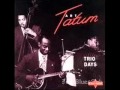 Art Tatum Trio plays Moonglow (1944)
