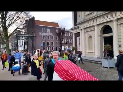 Kunst Werkt in processie naar Boterstraat