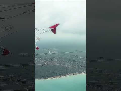 "¡Bienvenida extrema en La Guajira! 🪂 Sorpresa al aterrizar #Shorts" #travel #aviation #viajes #fly