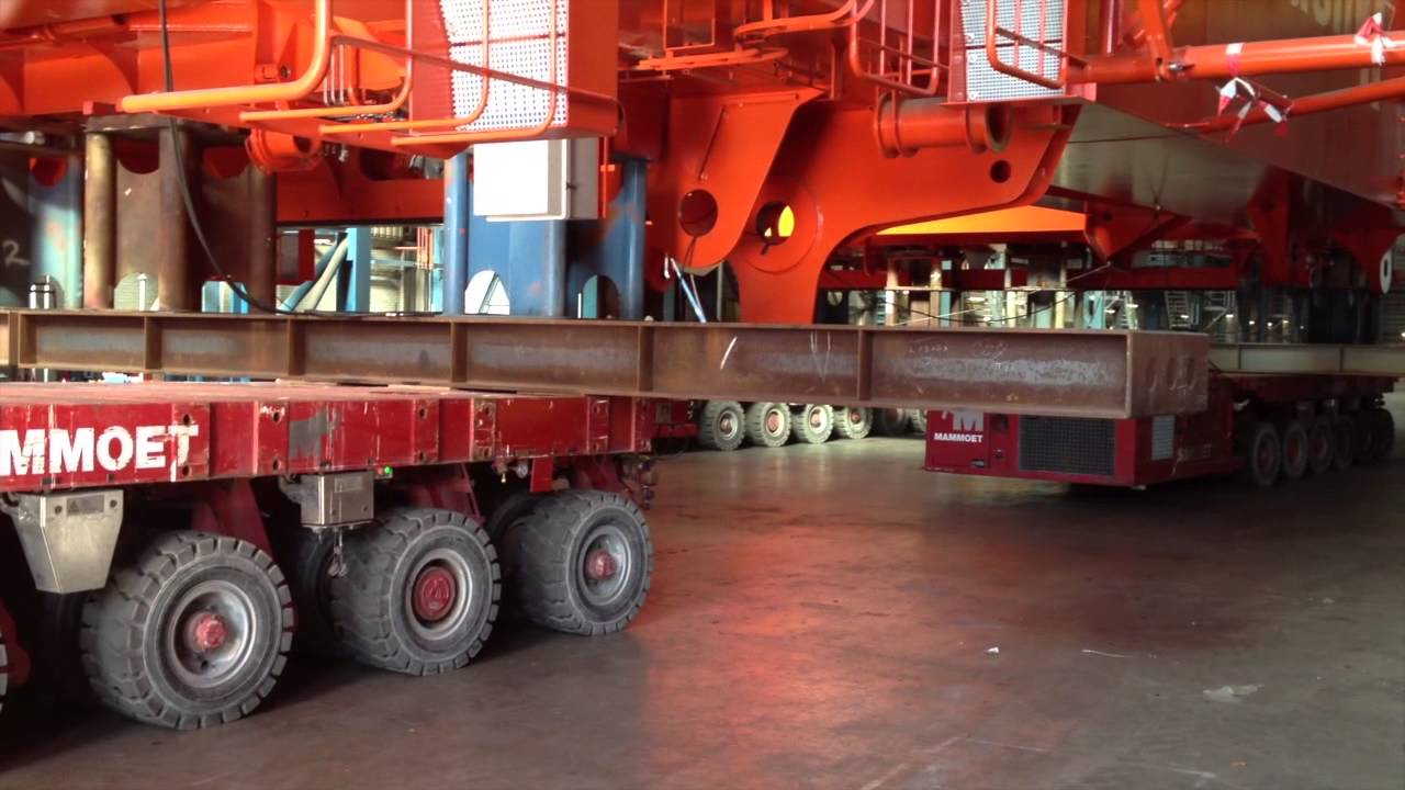 Heavy Transport of Emas Pipelay tower at Huisman Equipment