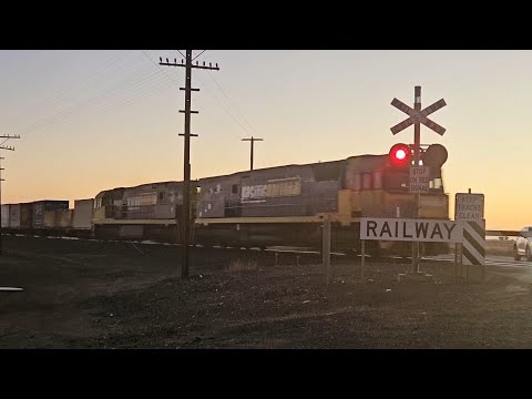 3PM6 PN up "Linfox Express #1" (NRs 10, 53), Perth to Melbourne, 1733, 30/5/25, Dooen VIC