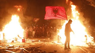 Download lagu 🔴Studentët ndezin revoltën në Tiranë! Tubim masiv, rreth 10 orë protestë në kryeqytet mp3