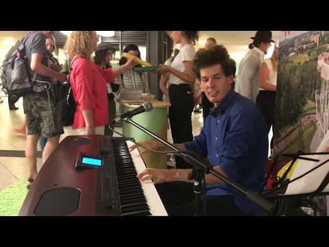 BVG – Live Piano Medley at Berlin Alexanderplatz Station – Thomas Krüger
