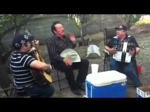 Los Cachorros De Juan Villarreal Ft. Lalo Mora - Dos Gotas De Agua