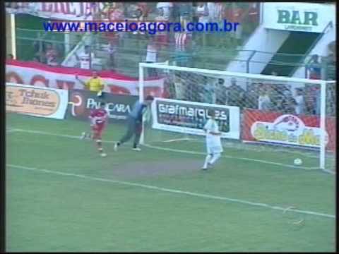 Zaga dá bobeira e Galo perde de virada: Coruripe 2 x 1. Jogadores reclamam da arbitragem.