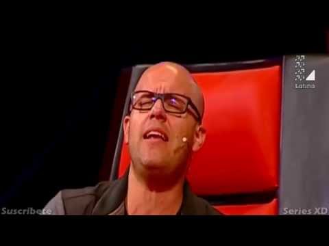 Gianmarco le canta a Eva Ayllon "Me va a extrañar" (La Voz Peru 2015)