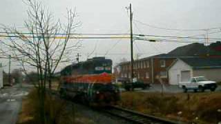 preview picture of video 'Maryland Midland train crossing 140 in Taneytown Feb 18 2009.MOV'