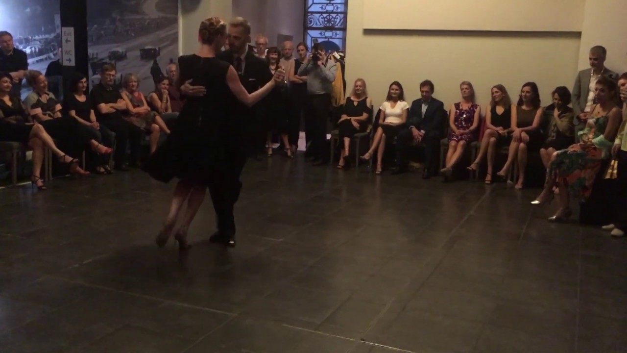 Liz & Yannick Vanhove (Los Belgas) performing at Autoworld, Brussels 2/3