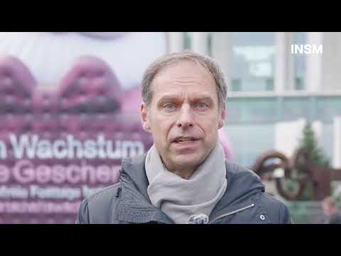 INSM-Weihnachtsmannaktion vorm Kanzleramt