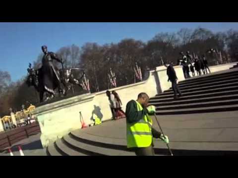 Buckingham Palace goes Communist