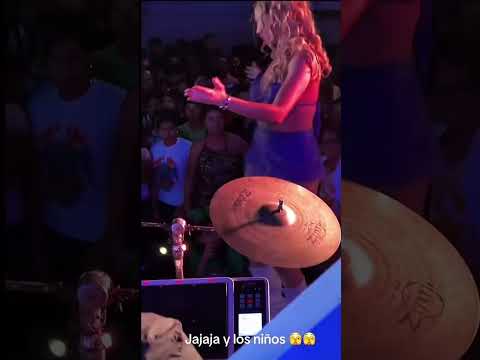 Presentación en vivo con GRUPO SANTA FE en Jesús de Otoro #Intibuca #baile #juliethespinozahn