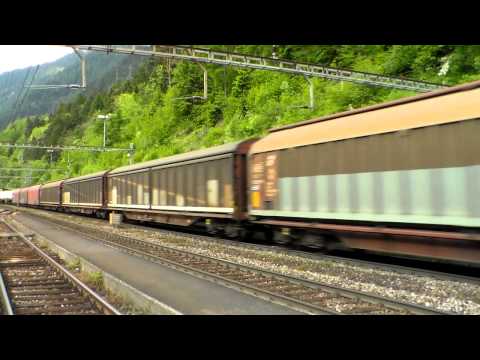 DOPPIA TRAZIONE DB. TRANSITA CON CARRI MERCI A WASSEN (CH) 2 - 6 - 2014.