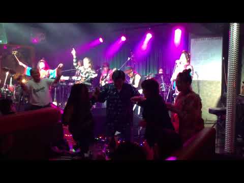 Kina Shoukichi & Champloose live on his own liveclub Chakra in OKINAWA - 11min.