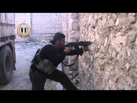 الرد على مصدر إطلاق النيران في جبهة الشيخ سعيد من قبل أحد مقاتلي لواء السلام