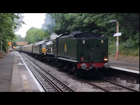 A GWR Castle at speed | 5043 'Earl of Mount Edgecumbe' echoes through Spring Road  18/06/2023