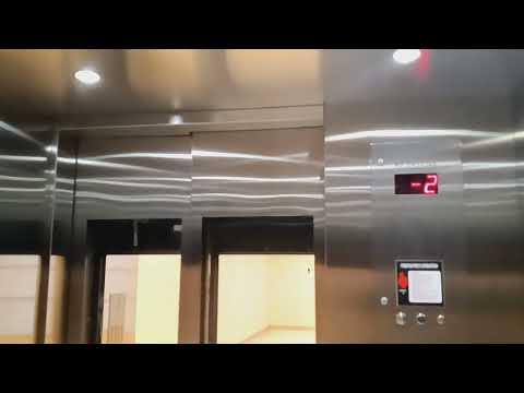 Schindler hydraulic elevator at Grand Central Terminal (Manhattan, NY)