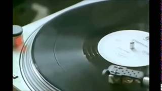 Slave to the rhythm (The Fashion Show) - Grace Jones