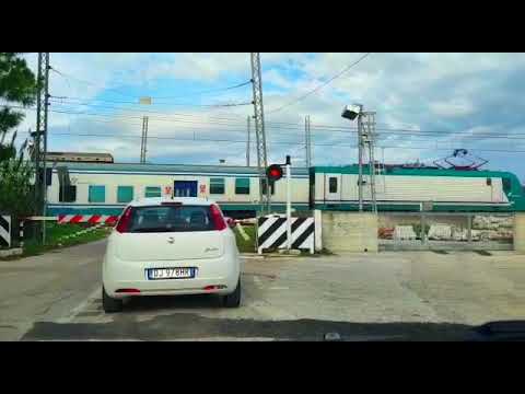 e464 al passaggio a livello