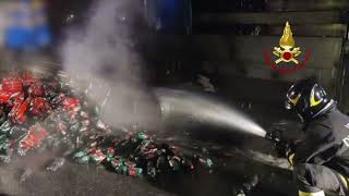 autotreno-in-fiamme-sull-autostrada-distrutto-il-carico-di-acqua-minerale