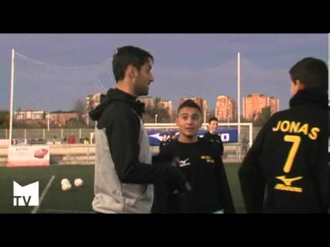 'Un kilo, una sonrisa' en la escuela del Mislata UF