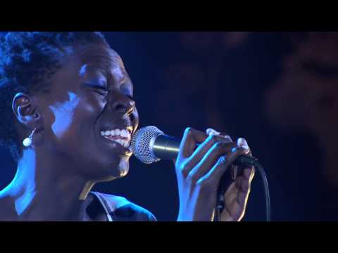 Jaqee Nakiri & Augustifamiljen – ”Halo” (Beyoncé), live 2013