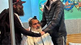 ‏ הרב שלום סבג שידור חי ‏י בשבט (הרב שלום סבג) - התמונה מוצגת ישירות מתוך אתר האינטרנט יוטיוב. זכויות היוצרים בתמונה שייכות ליוצרה. קישור קרדיט למקור התוכן נמצא בתוך דף הסרטון