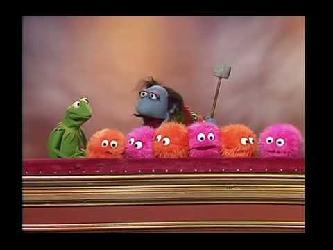 The Muppet Show - 311: Raquel Welch - UK Spot: Kermit Interviews Marvin Suggs (1979)