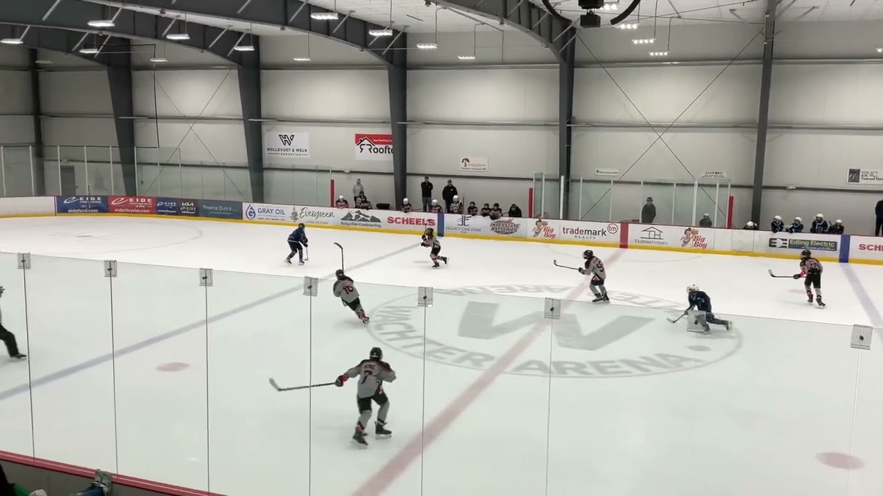 Game 4 (Bismarck): Beckett scores unassisted