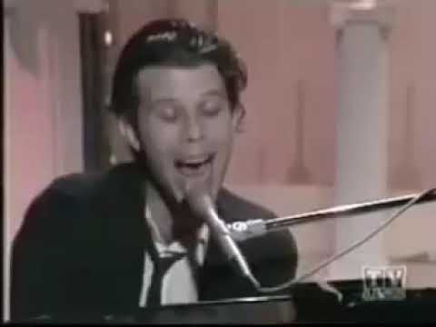 Tom Waits - "The Piano Has Been Drinking" (Live On Fernwood Tonight, 1977)