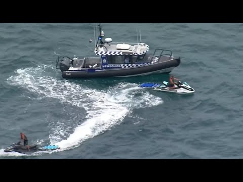 Search for missing 14-year-old after boat capsizes in Sydney