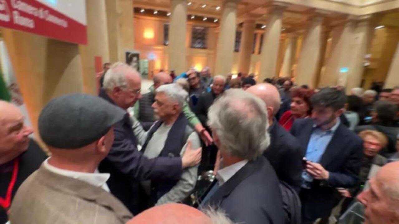 Occhetto compie 90 anni, l'abbraccio con i segretari Pd Veltroni, Schlein, Rutelli e Franceschini