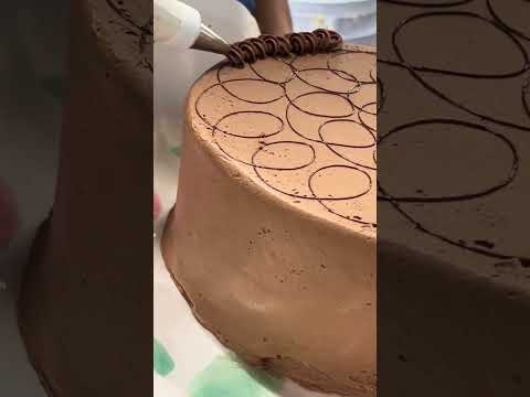 Así se ve un Pastel de Chocolate de Marisa recién salidito del horno 🎂 #shortsfeed  #shortsvideo