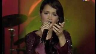 Download lagu Siti Nurhaliza - Hapuslah Airmatamu live at ABPBH2003 mp3