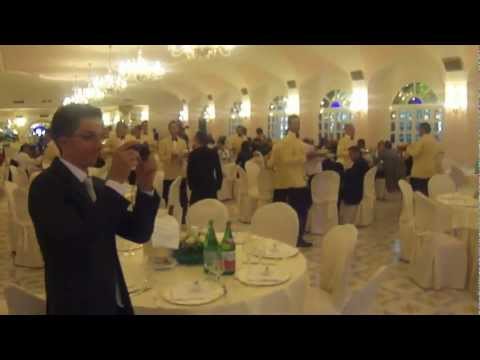 Ingresso camerieri con bambino