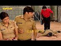 फिसलकर गिरने पर चौकी में चपटा हुआ गोपी