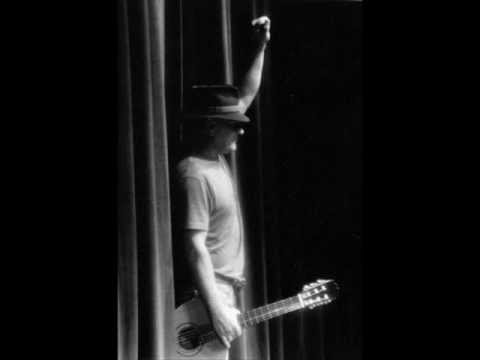 León Chávez Teixeiro. Iba volando otra vez