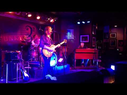 Matt Schofield doing "Wrapped up in Love" on a '60 Les Paul