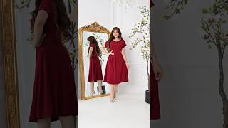 فستان عودي بتطريز كريستال على الرقبة