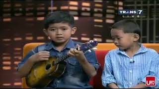 Download lagu Pengamen Cilik bersuara merdu dan lucu asal makassar di HITAM-PUTIH Trans7 mp3 Download lagu Pengamen Cilik bersuara merdu dan lucu asal makassar di HITAM-PUTIH Trans7 mp3