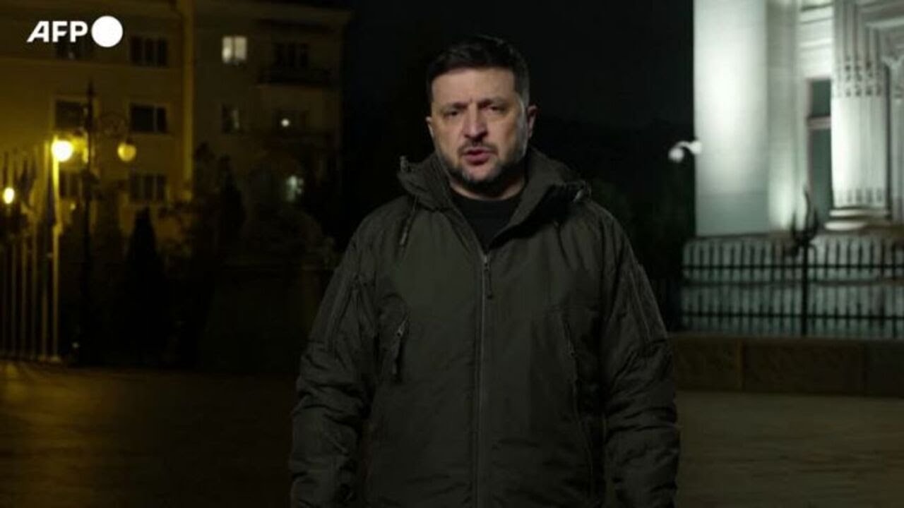 Zelensky: "Mosca sta preparando un altro anno di guerra"