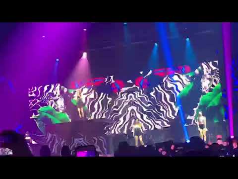 190714 Blackpink Encore in BKK day3 - kiss and make up