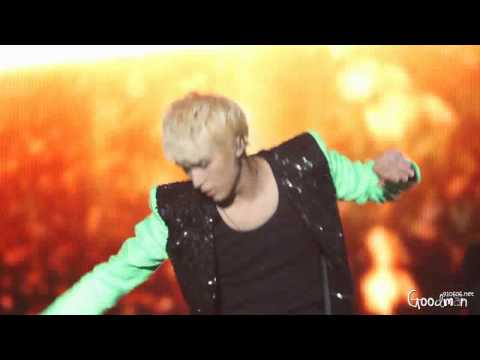 [FANCAM] #160 Soom - sexy Dongwoon @ Welcome Back to BEAST Airline 110218-19