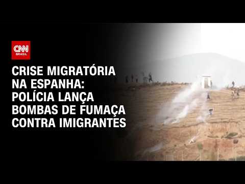 Polícia da Espanha lança bombas de fumaça contra imigrantes; Veja imagens | CNN BRASIL