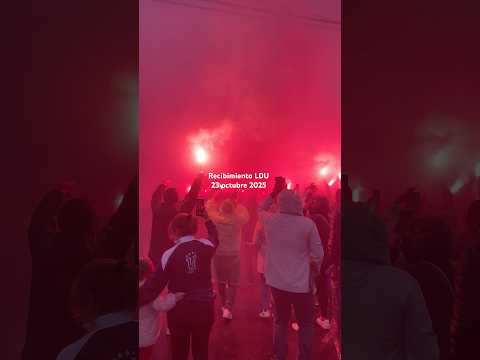 "Soy de Liga desde que nací " Barra: Muerte Blanca &bull; Club: LDU