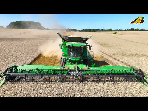Weizenernte - neuer Mähdrescher John Deere S7 900 & Traktoren  Ostsee Einsatz in der Landwirtschaft