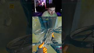 Je me retrouve dans le sol 🤣 #warzone #warzonefr #warzonefrance