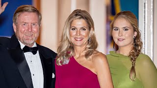 Download lagu Princess Amalia in a green gala dress with Queen Maxima and the King at gala dinner mp3