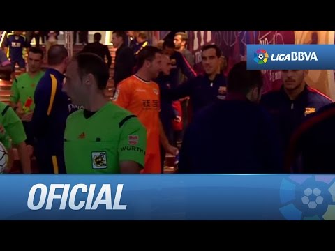 Jugadores del FC Barcelona y Rayo Vallecano en el túnel de vestuarios