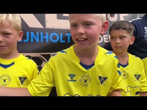 Interview og pokalløft fra podiet med U11 drengene fra Ikast FS Fodbold.