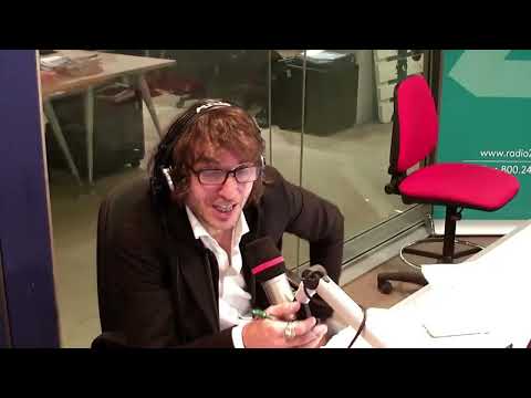 Cruciani doormat by Sgarbi (Ester from the province of Milan) - La Zanzara 3.11.2017